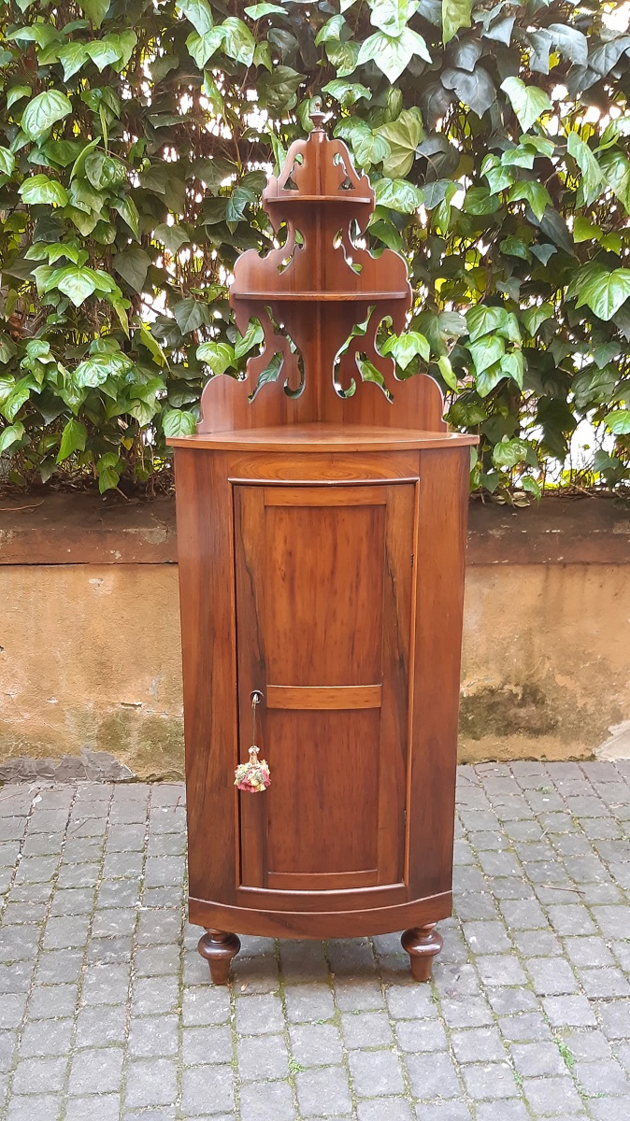 Emilian rounded walnut and cherry wood corner cabinet, 19th century 8