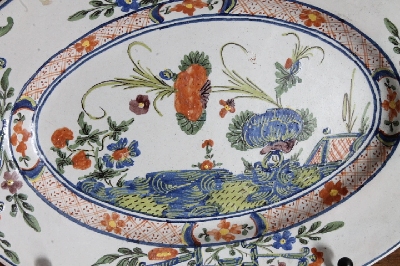 Pair of Ferniani Faenza ceramic trays, 18th century 4