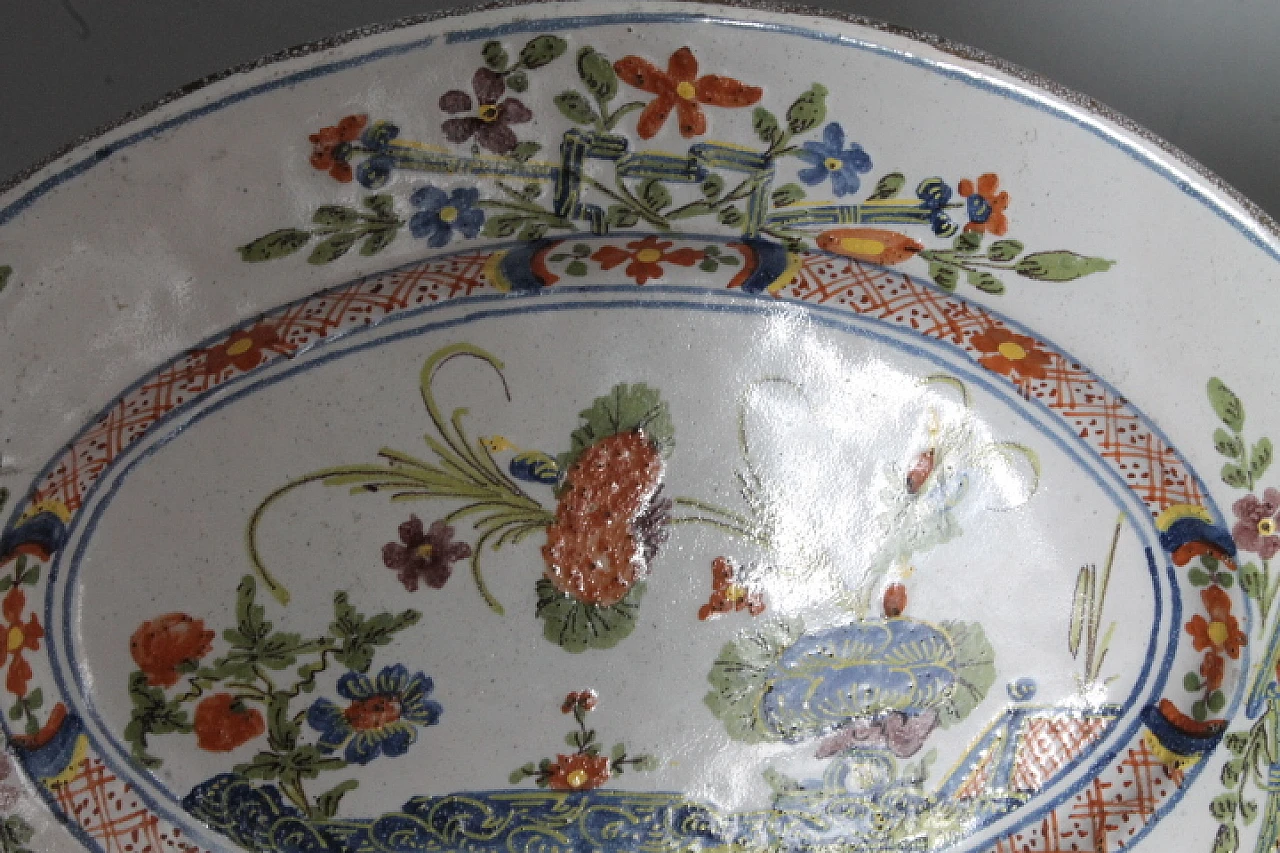 Pair of Ferniani Faenza ceramic trays, 18th century 6