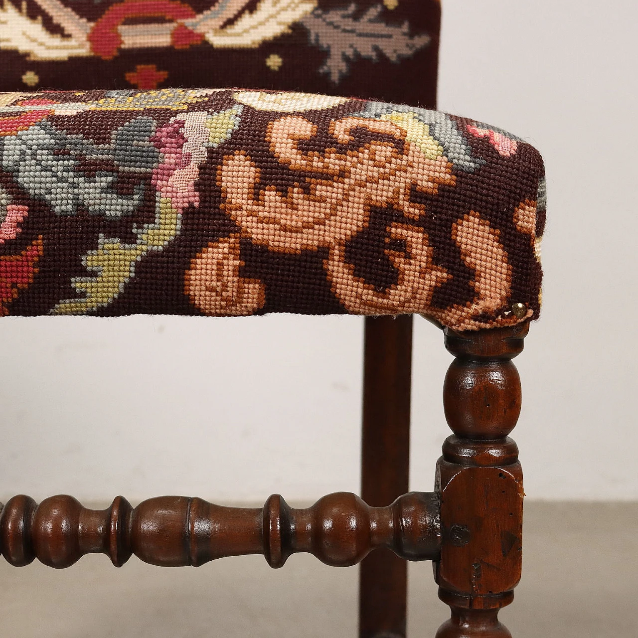 Pair of walnut spool chairs lined with floral fabric, 18th century 5