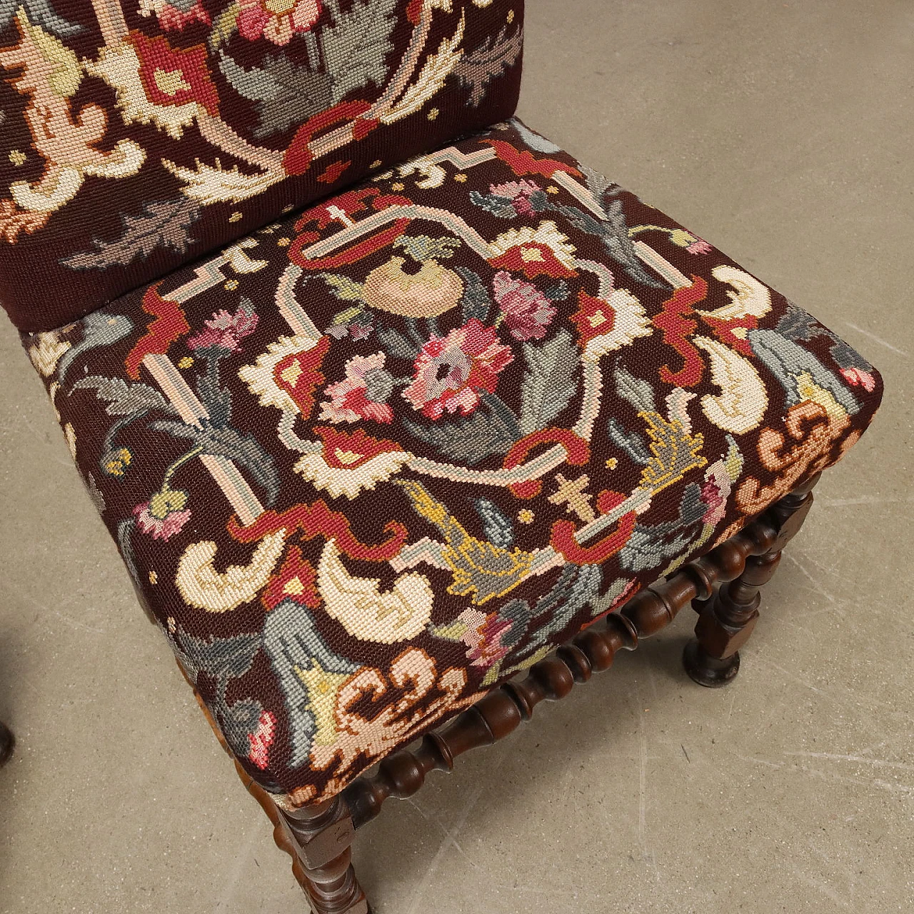 Pair of walnut spool chairs lined with floral fabric, 18th century 7