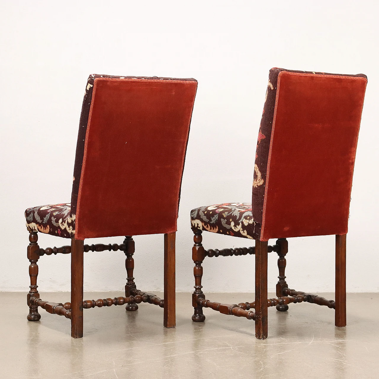 Pair of walnut spool chairs lined with floral fabric, 18th century 8