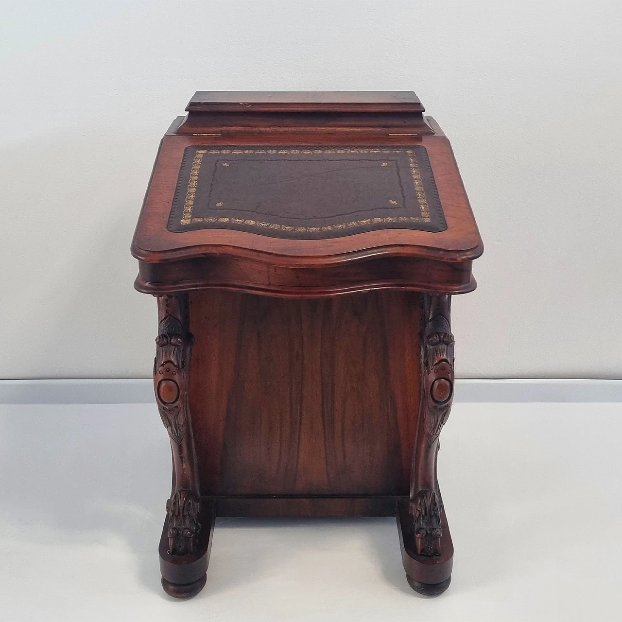 Davenport walnut writing desk, 19th century 1