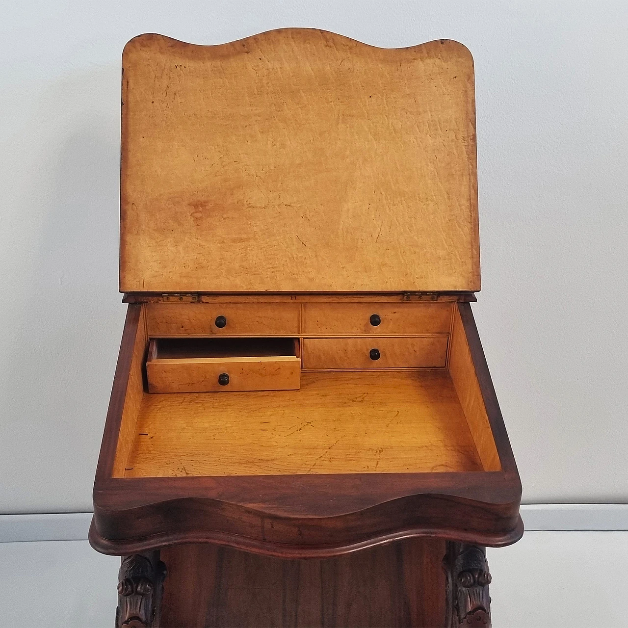 Davenport walnut writing desk, 19th century 4