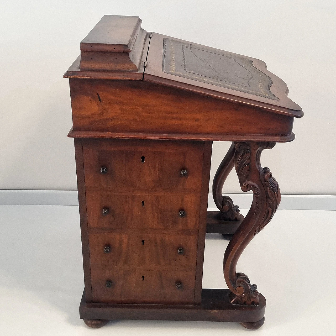 Davenport walnut writing desk, 19th century 6