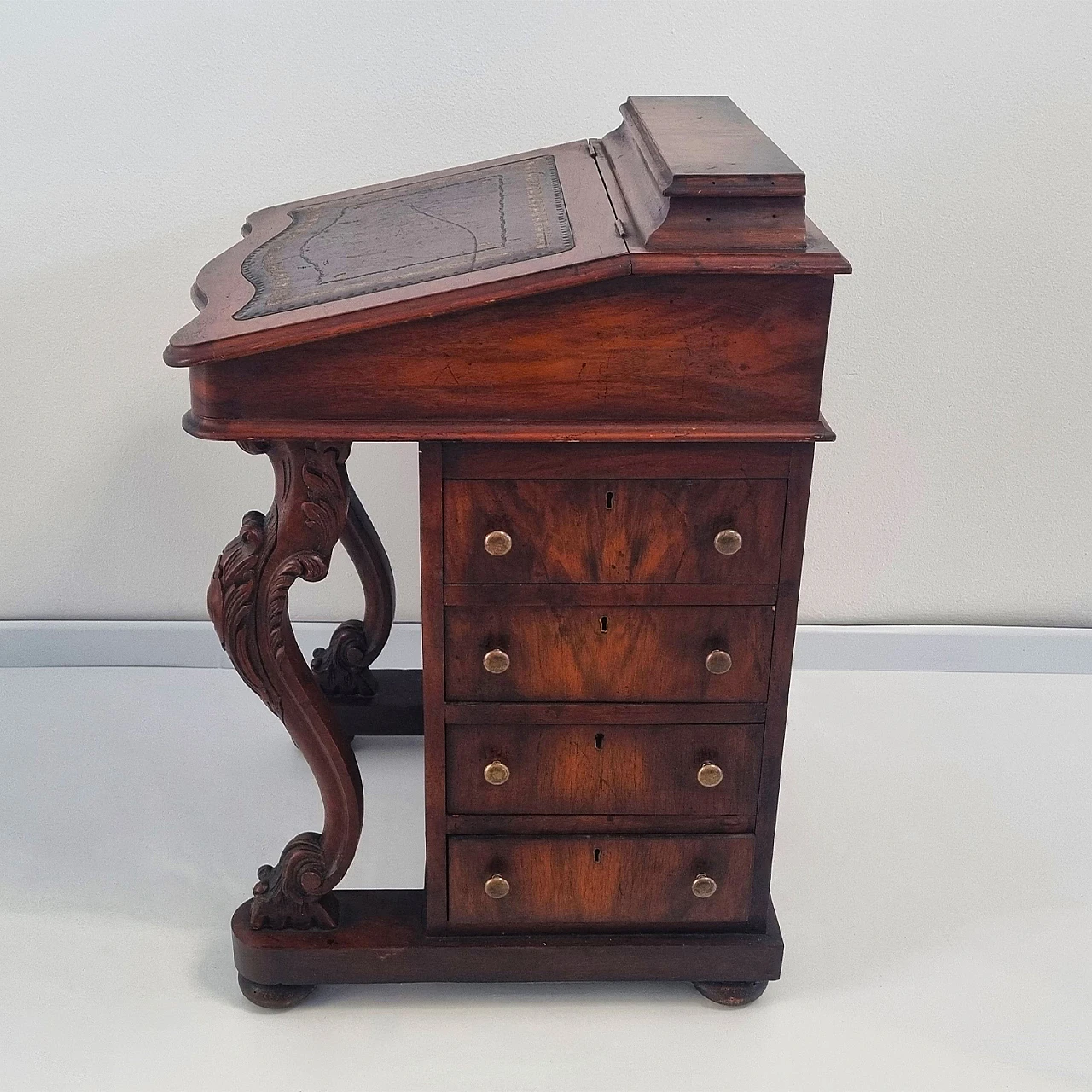 Davenport walnut writing desk, 19th century 7