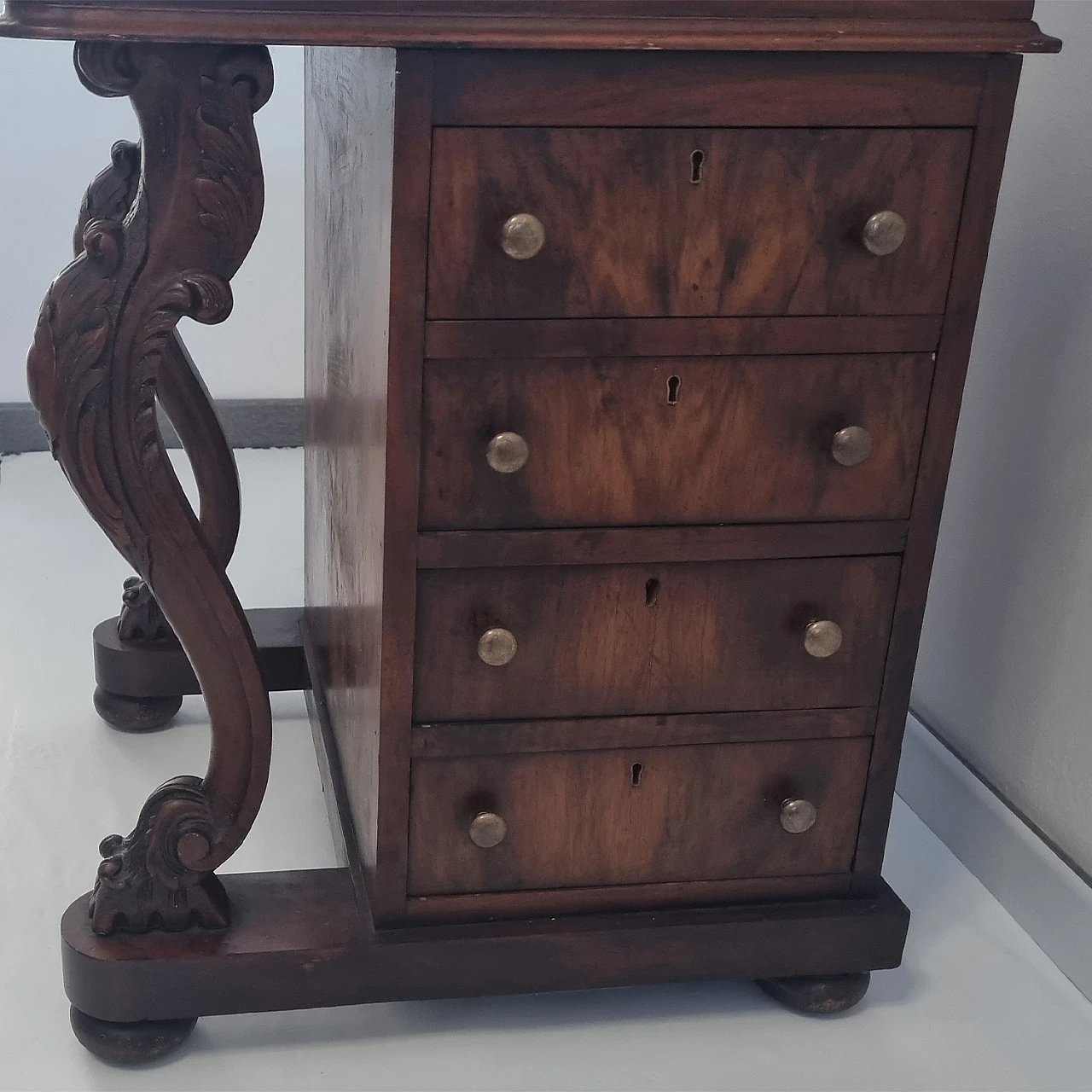 Davenport walnut writing desk, 19th century 8