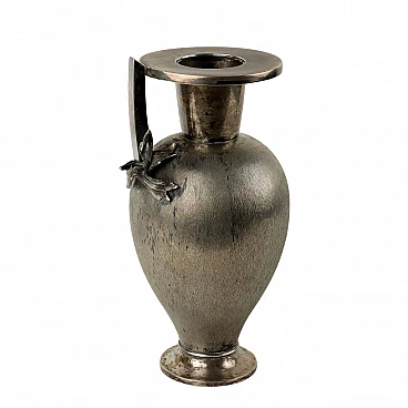 Vaso in argento cesellato con motivo floreale di Messulam, anni '30