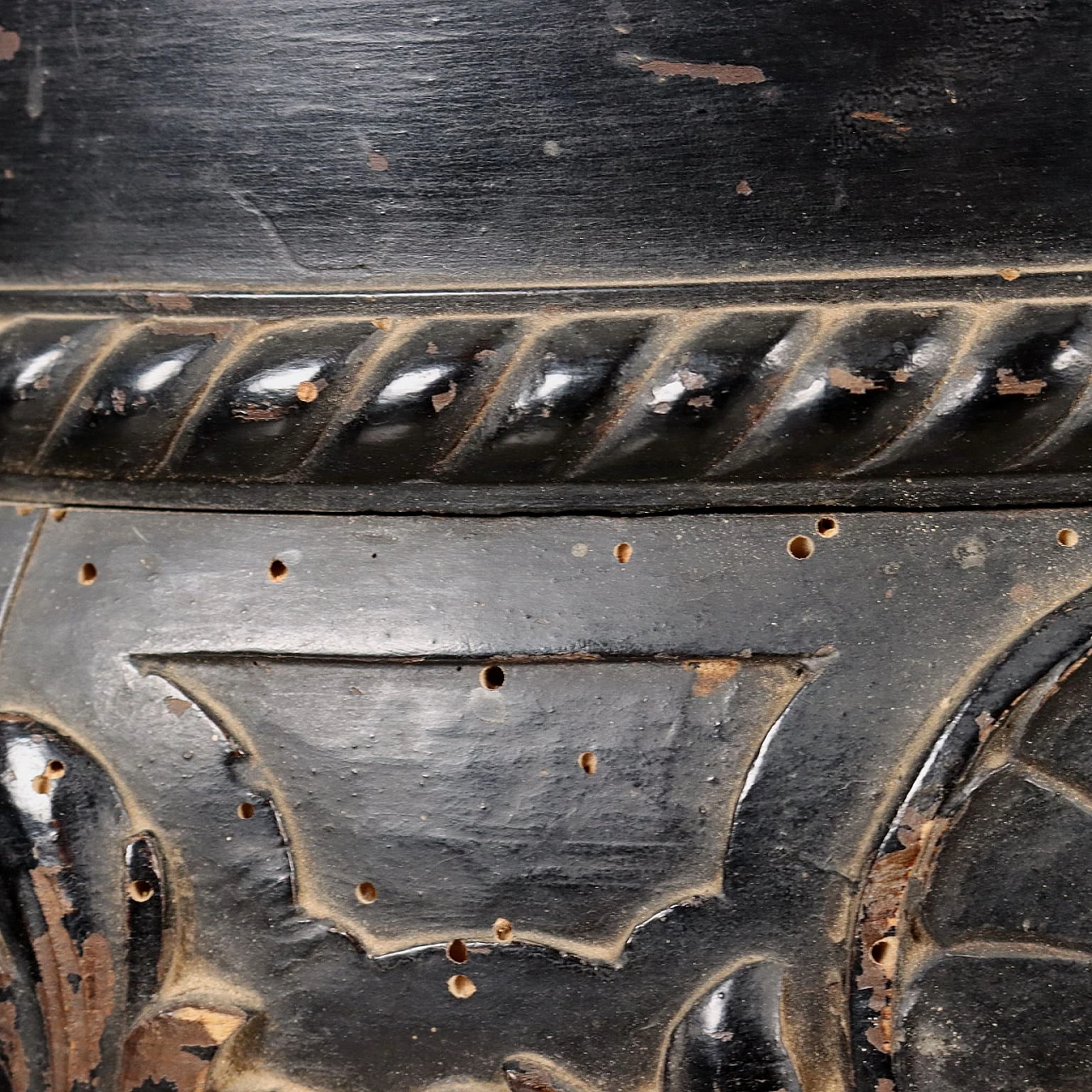 Pair of carved wooden vase holders with leaf motifs, 19th century 6