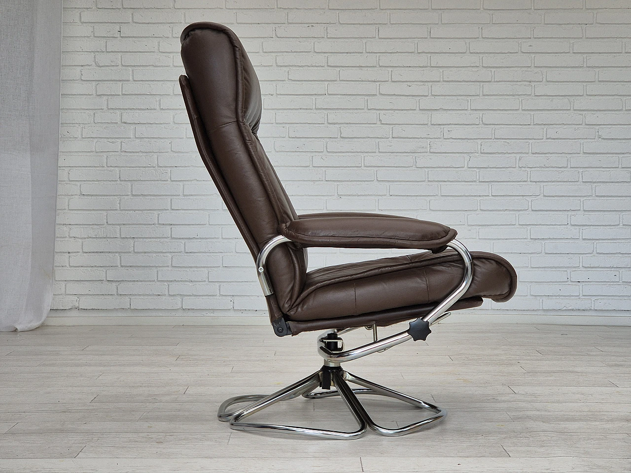 Danish leather and chrome-plated steel swivel chair, 1970s 2