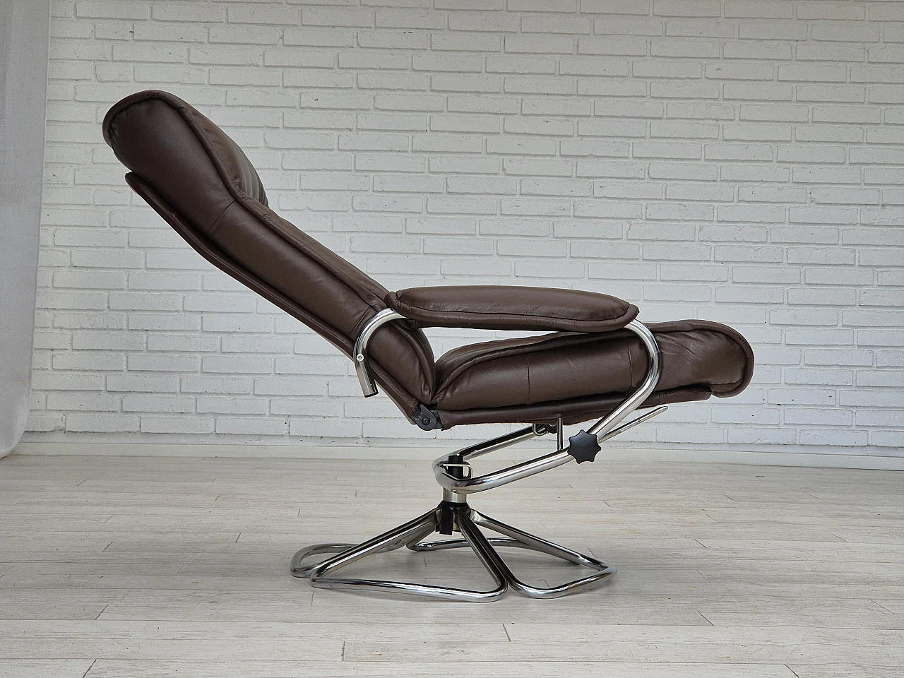 Danish leather and chrome-plated steel swivel chair, 1970s 3