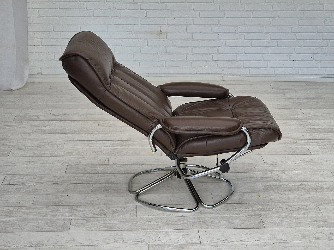 Danish leather and chrome-plated steel swivel chair, 1970s 4