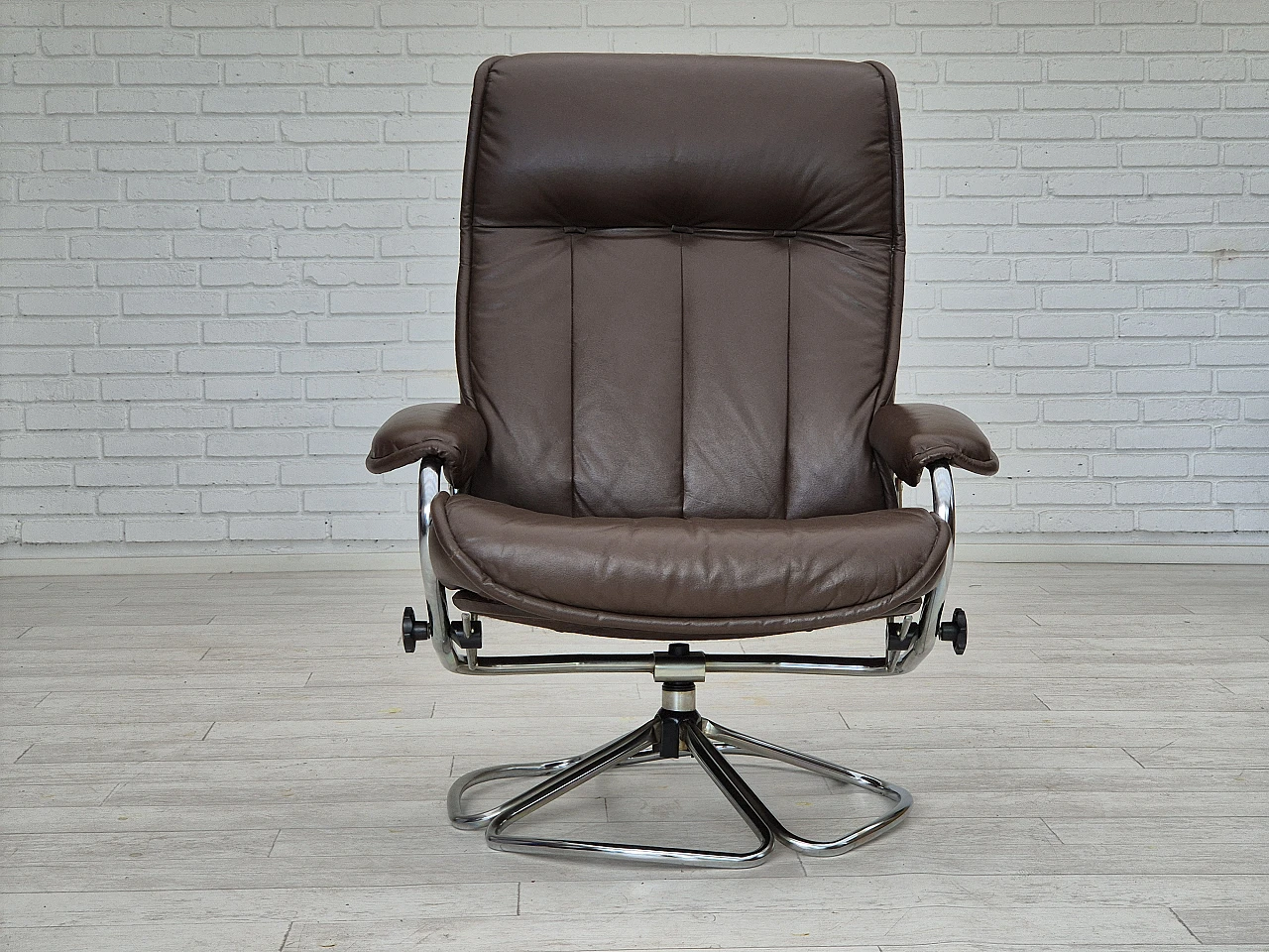 Danish leather and chrome-plated steel swivel chair, 1970s 8