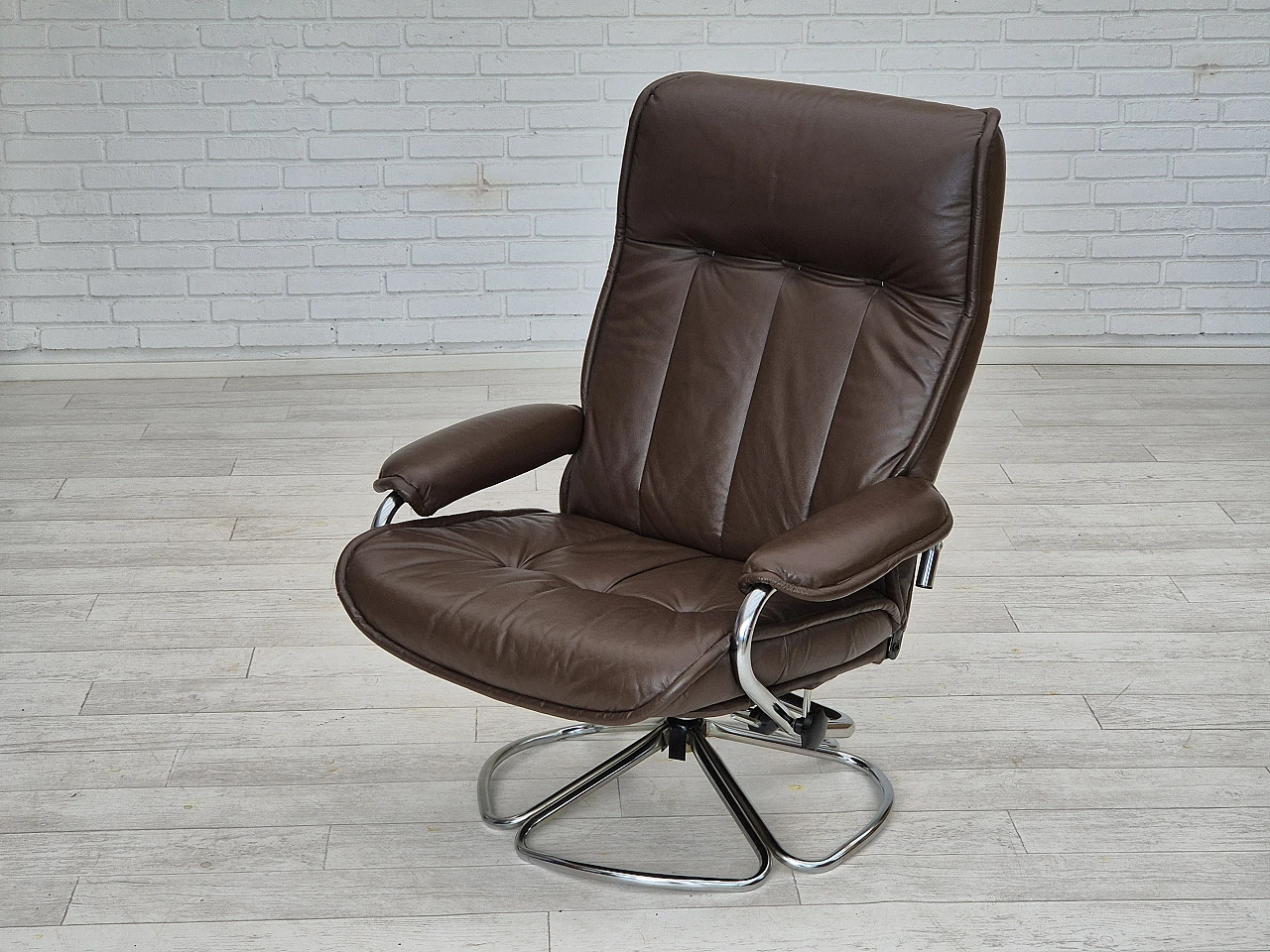 Danish leather and chrome-plated steel swivel chair, 1970s 14