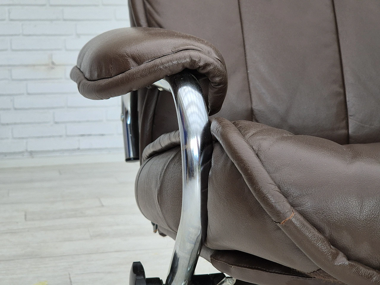 Danish leather and chrome-plated steel swivel chair, 1970s 15