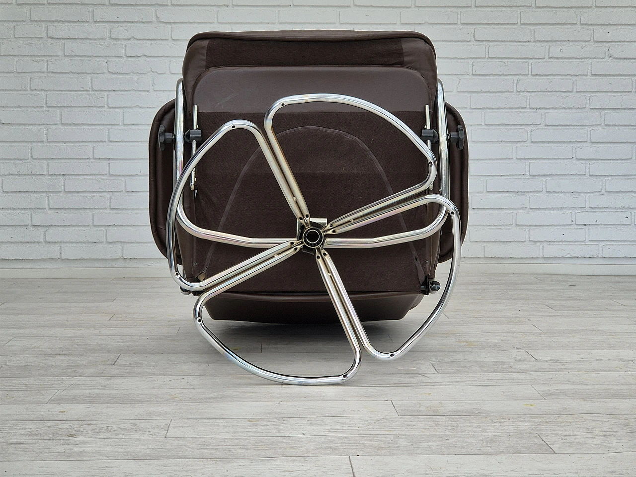 Danish leather and chrome-plated steel swivel chair, 1970s 16