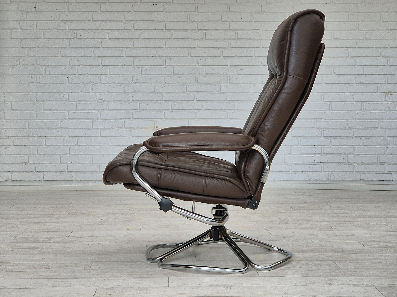 Danish leather and chrome-plated steel swivel chair, 1970s 17