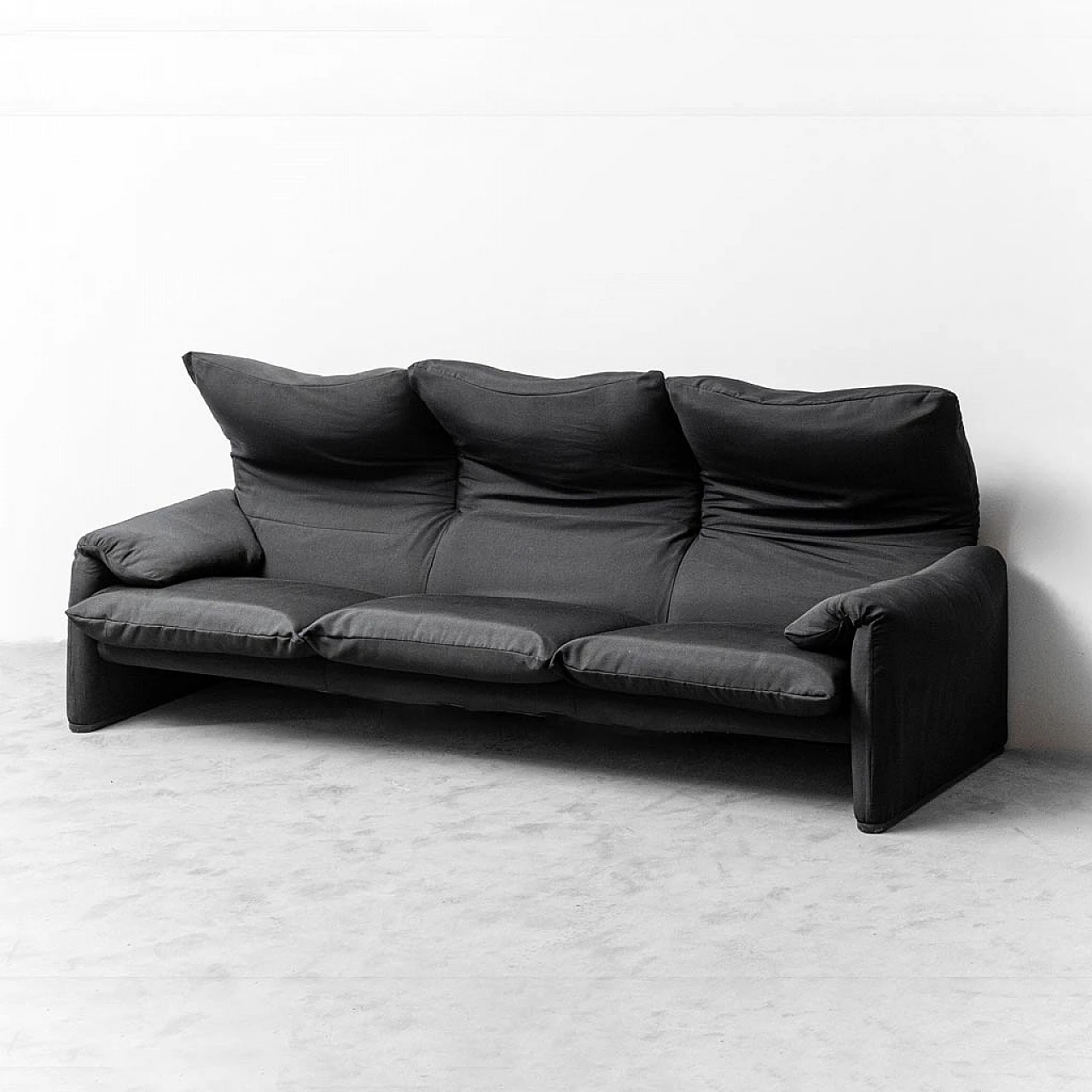 Maralunga three-seater sofa by Vico Magistretti for Cassina, 1970s 1