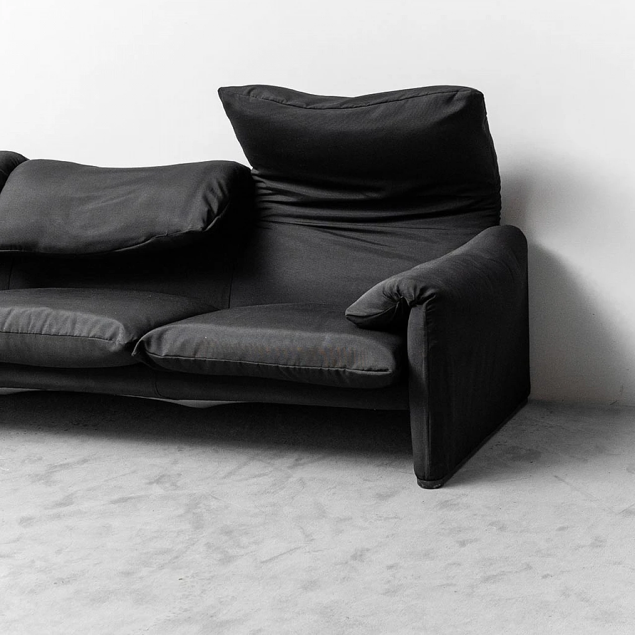 Maralunga three-seater sofa by Vico Magistretti for Cassina, 1970s 3