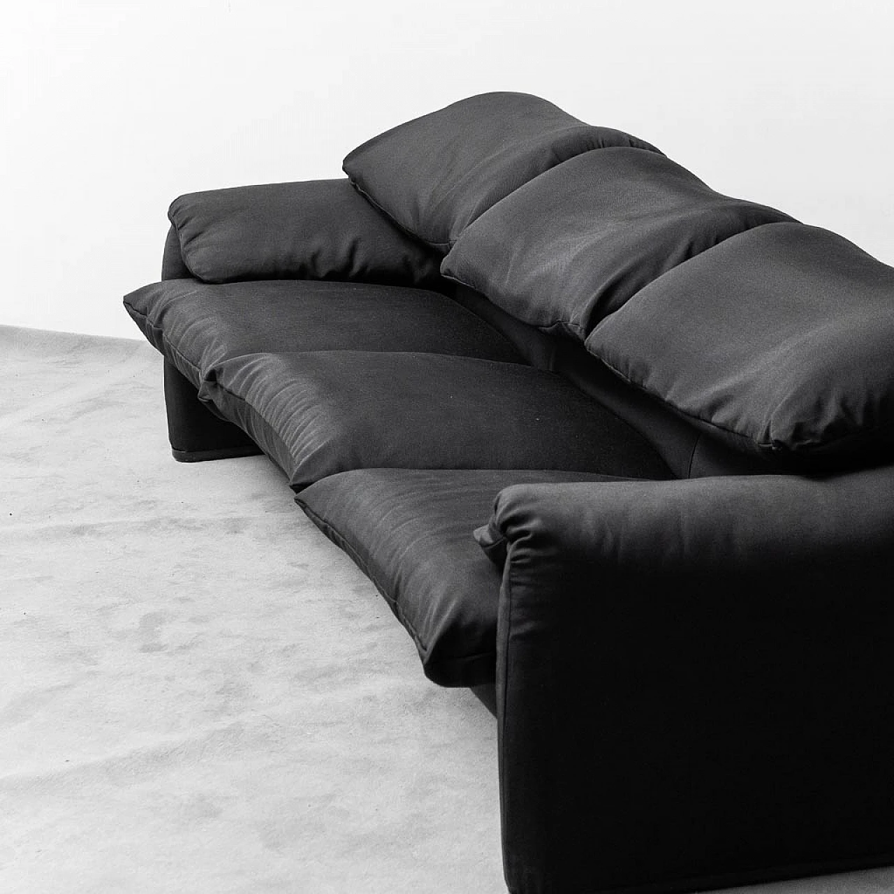 Maralunga three-seater sofa by Vico Magistretti for Cassina, 1970s 5