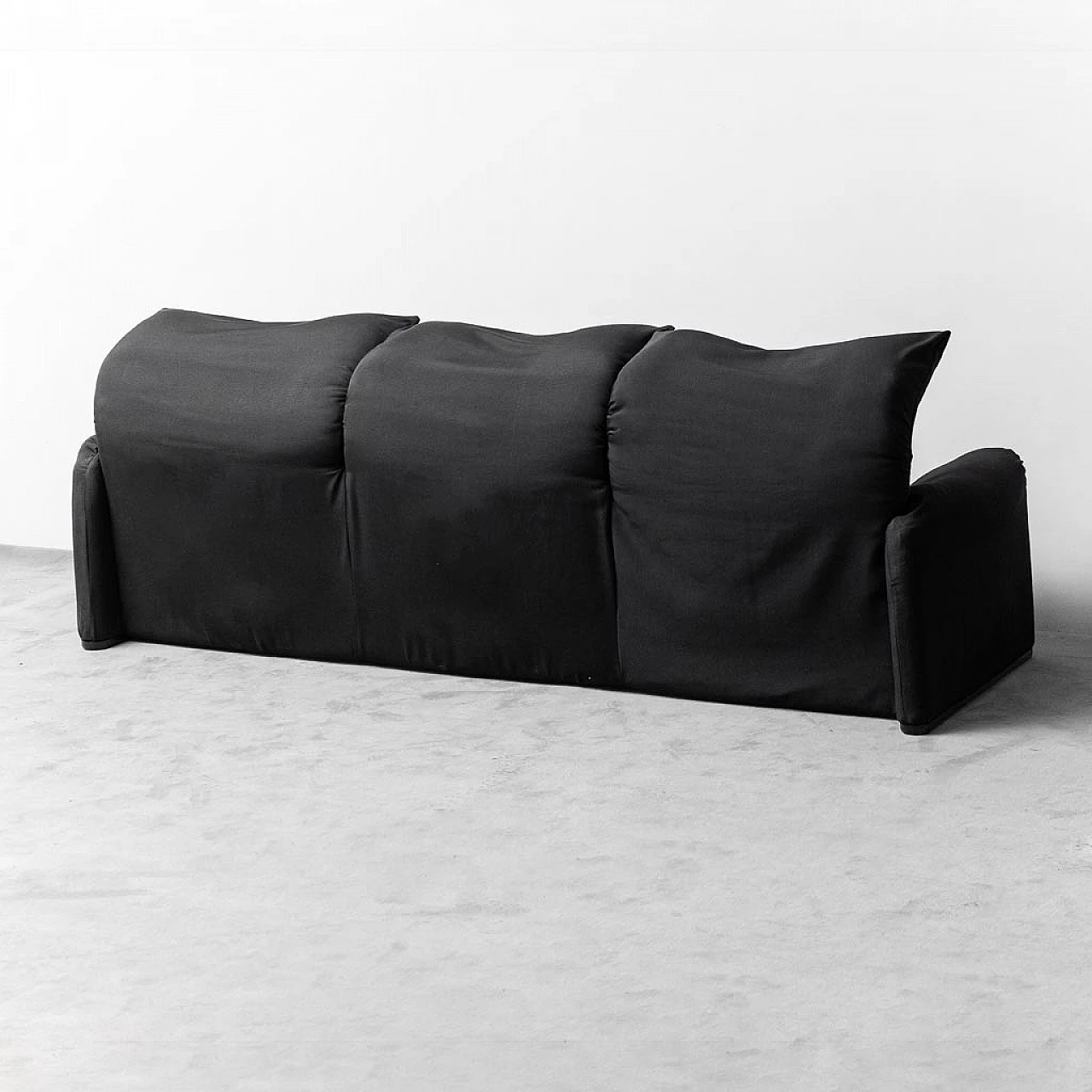 Maralunga three-seater sofa by Vico Magistretti for Cassina, 1970s 9