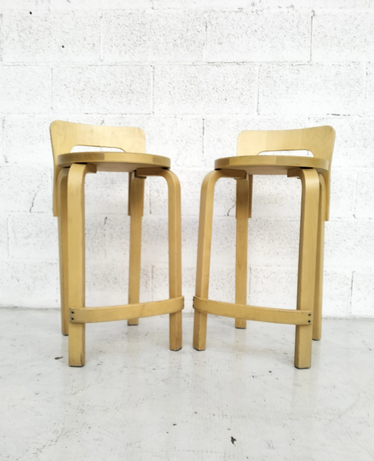 Pair of K65 stools by Alvar Aalto for Artek, 1960s 8