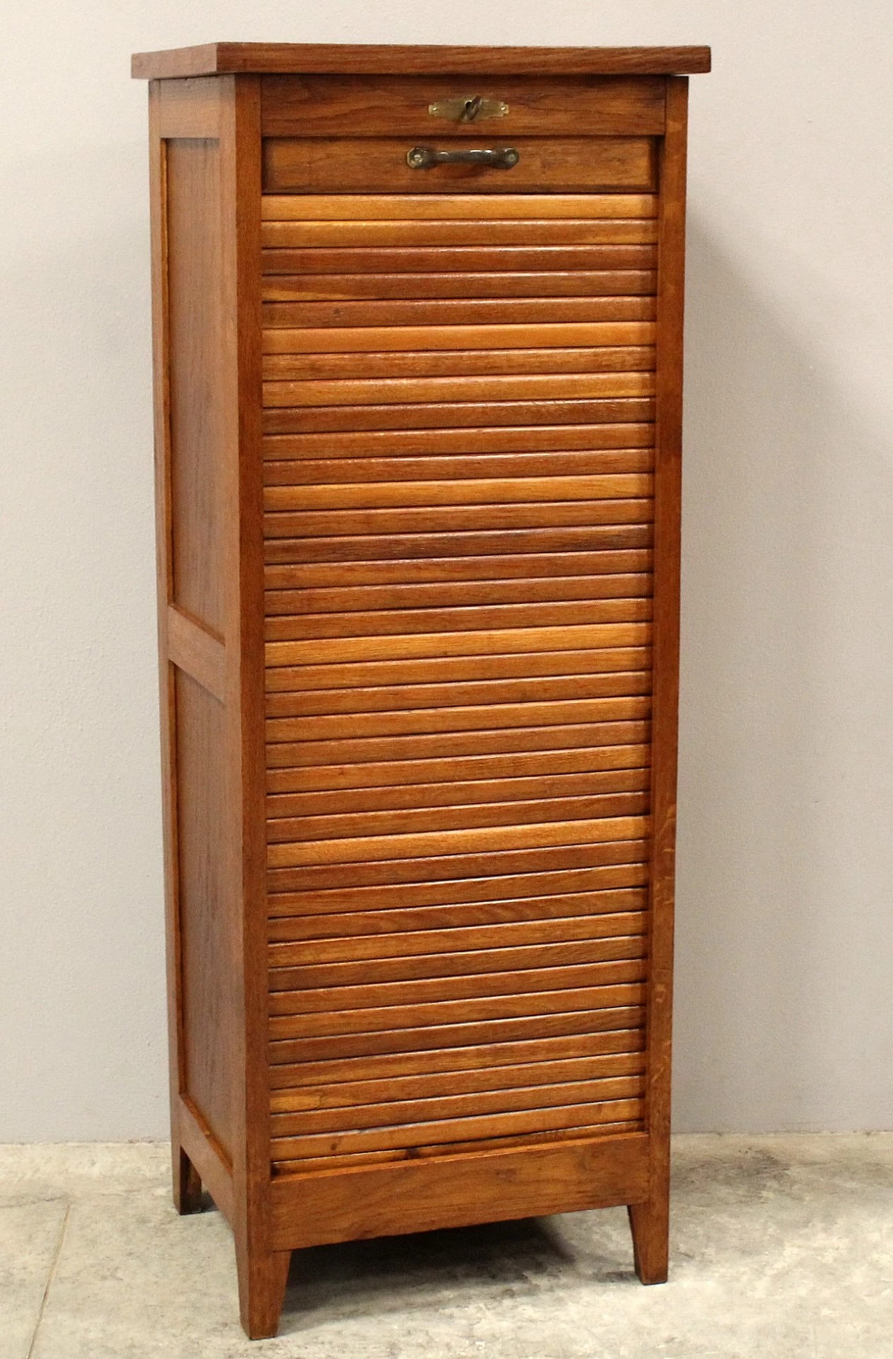 Single shutter oak filing cabinet, early 20th century 1