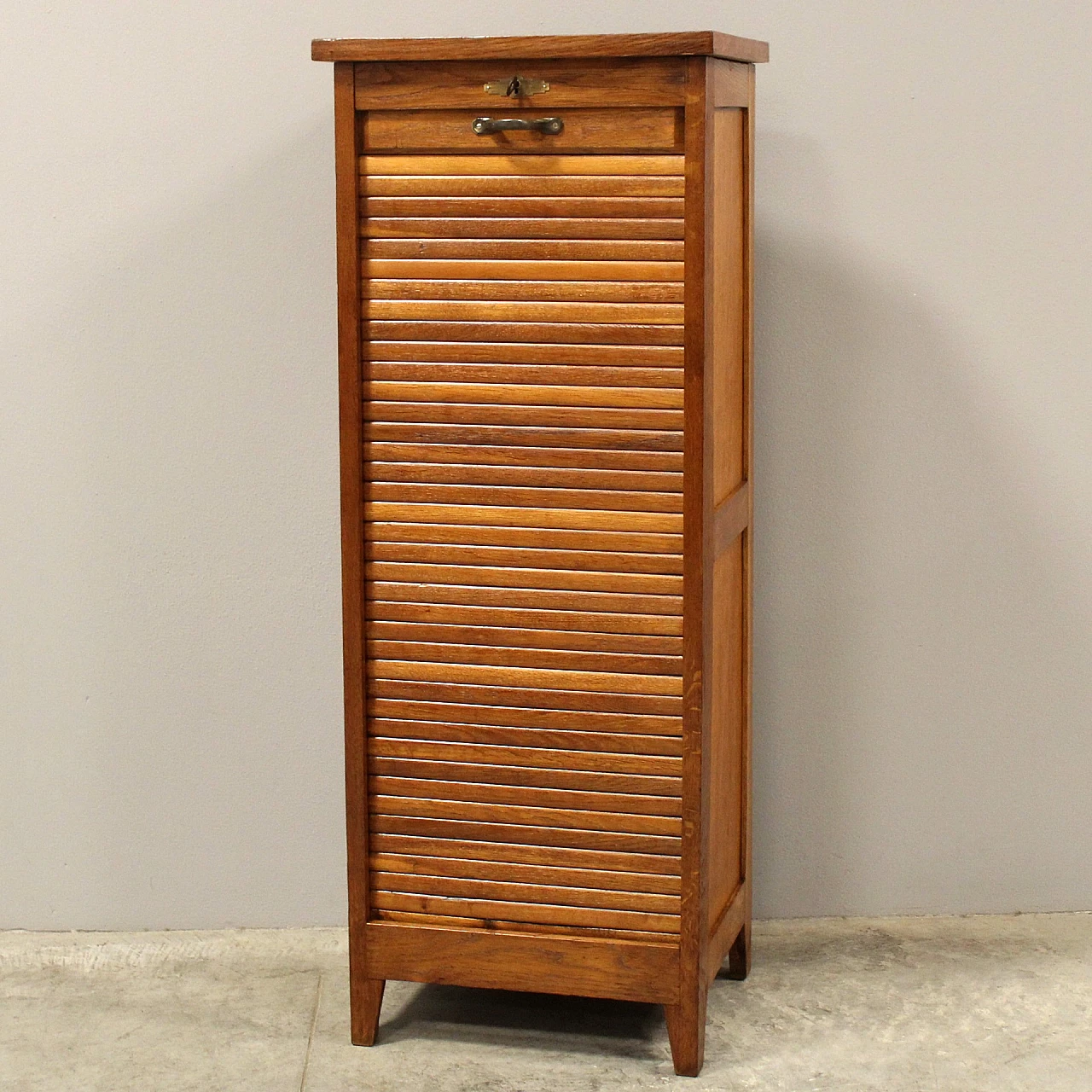 Single shutter oak filing cabinet, early 20th century 7