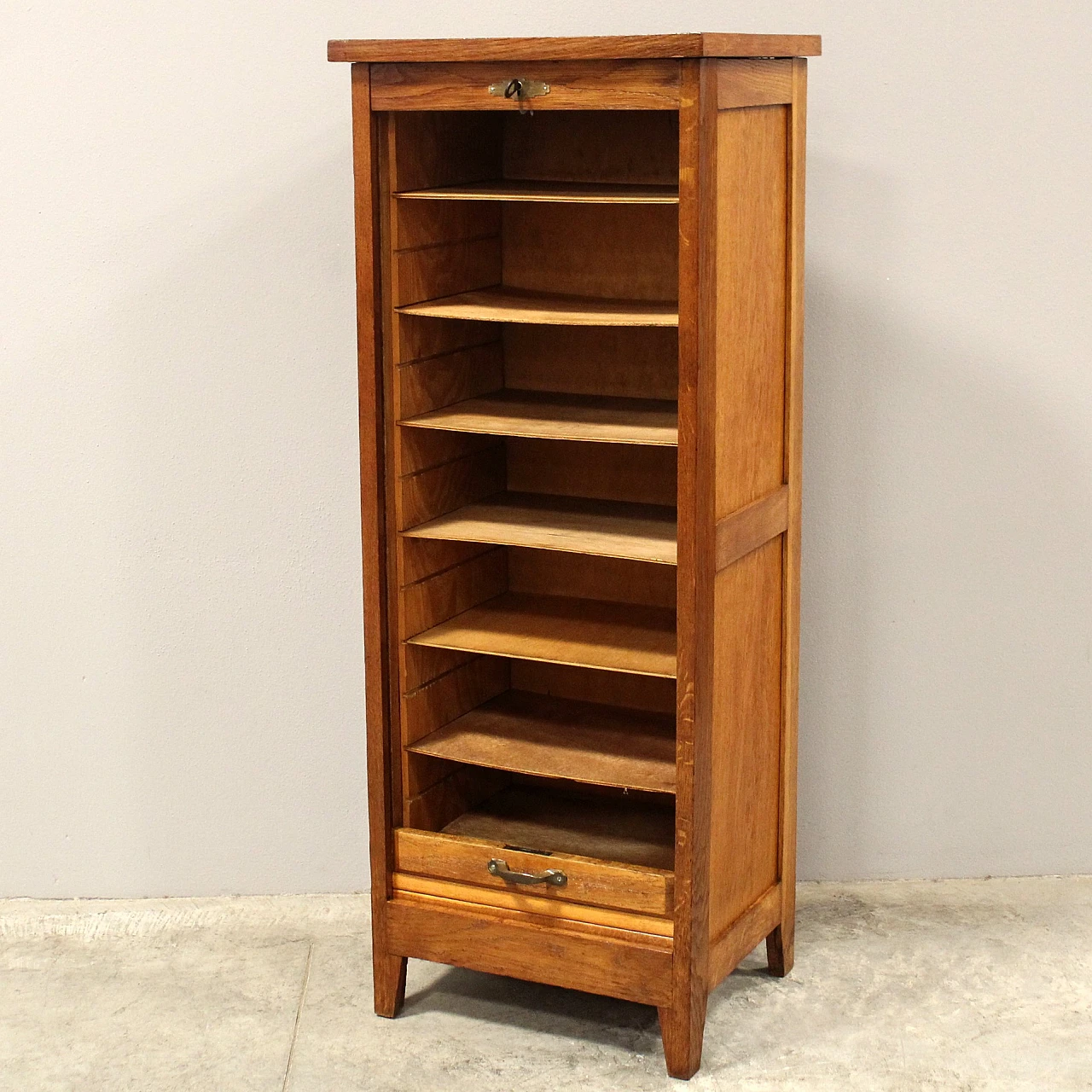 Single shutter oak filing cabinet, early 20th century 9