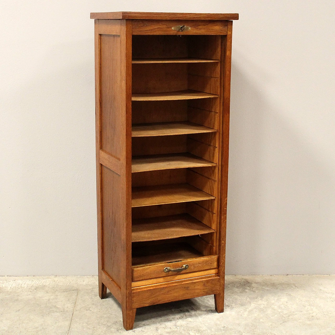 Single shutter oak filing cabinet, early 20th century 10