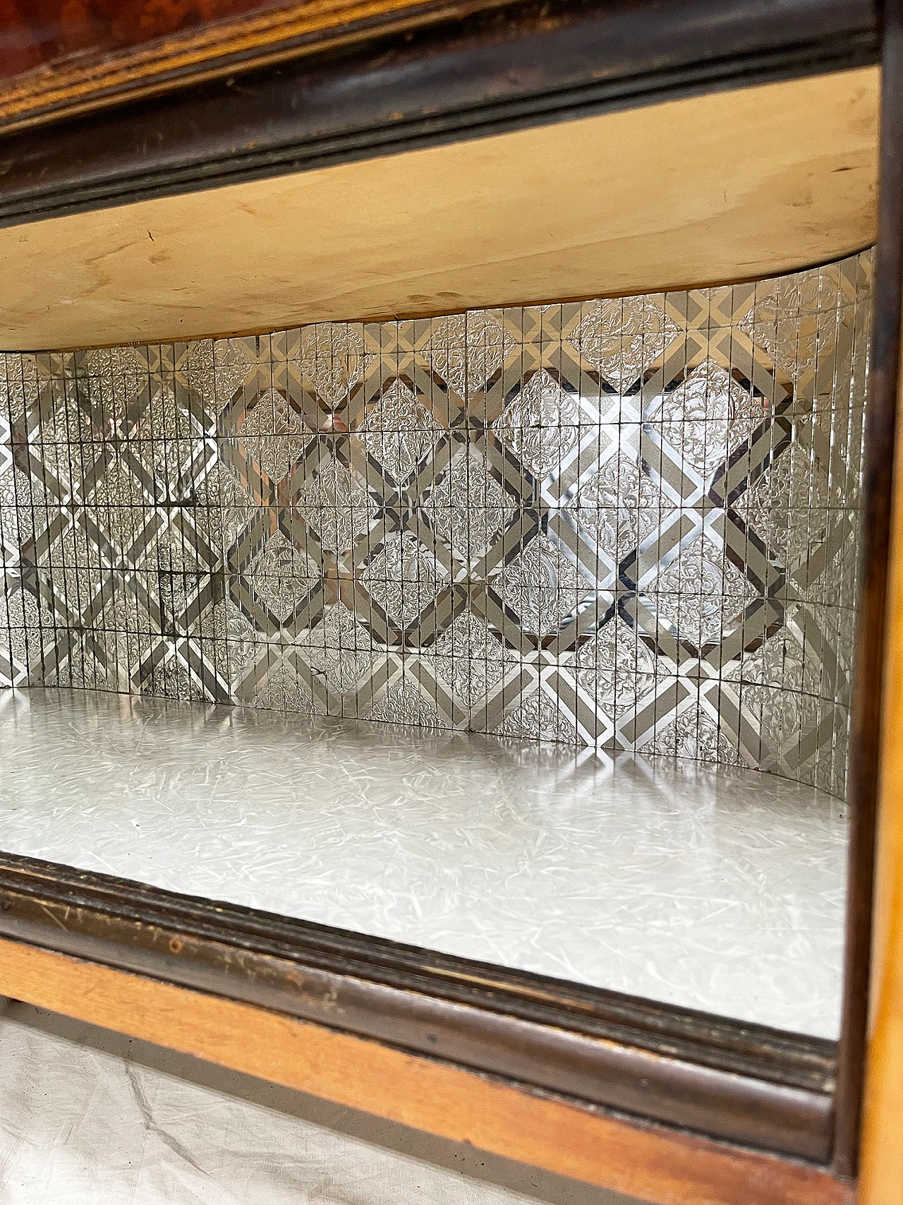 Art Deco bar cabinet in walnut glass mosaic, 1950s 19