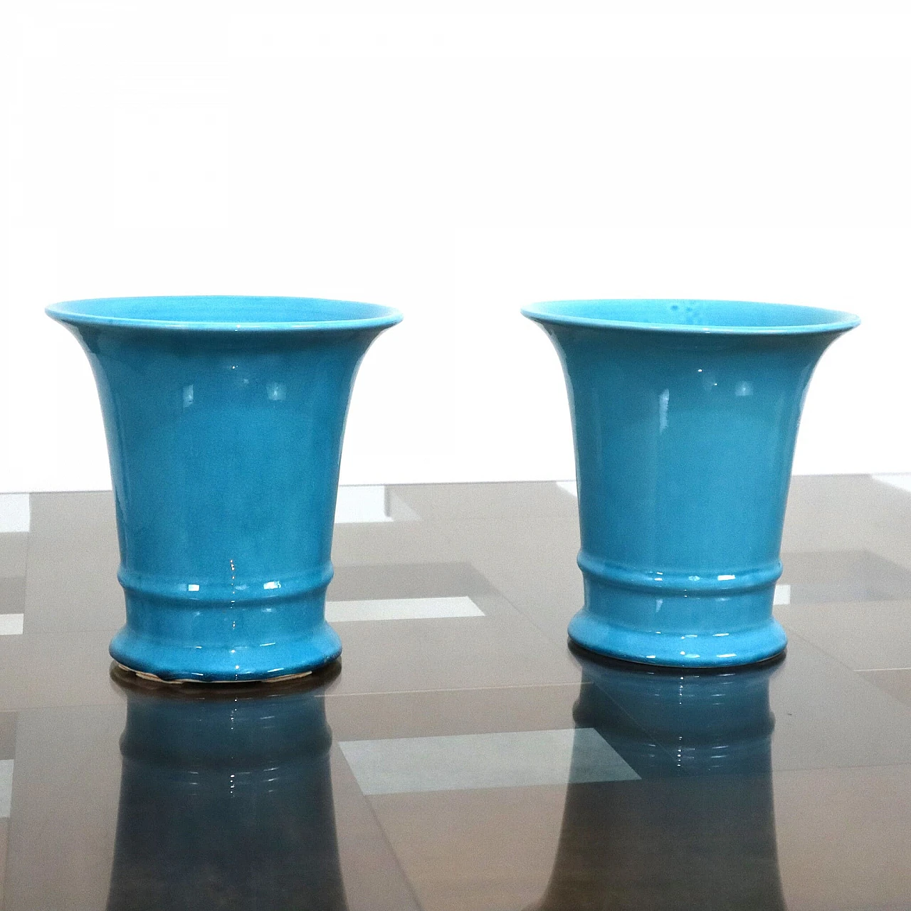 Pair of Sia Marka porcelain vases, 2000s 6