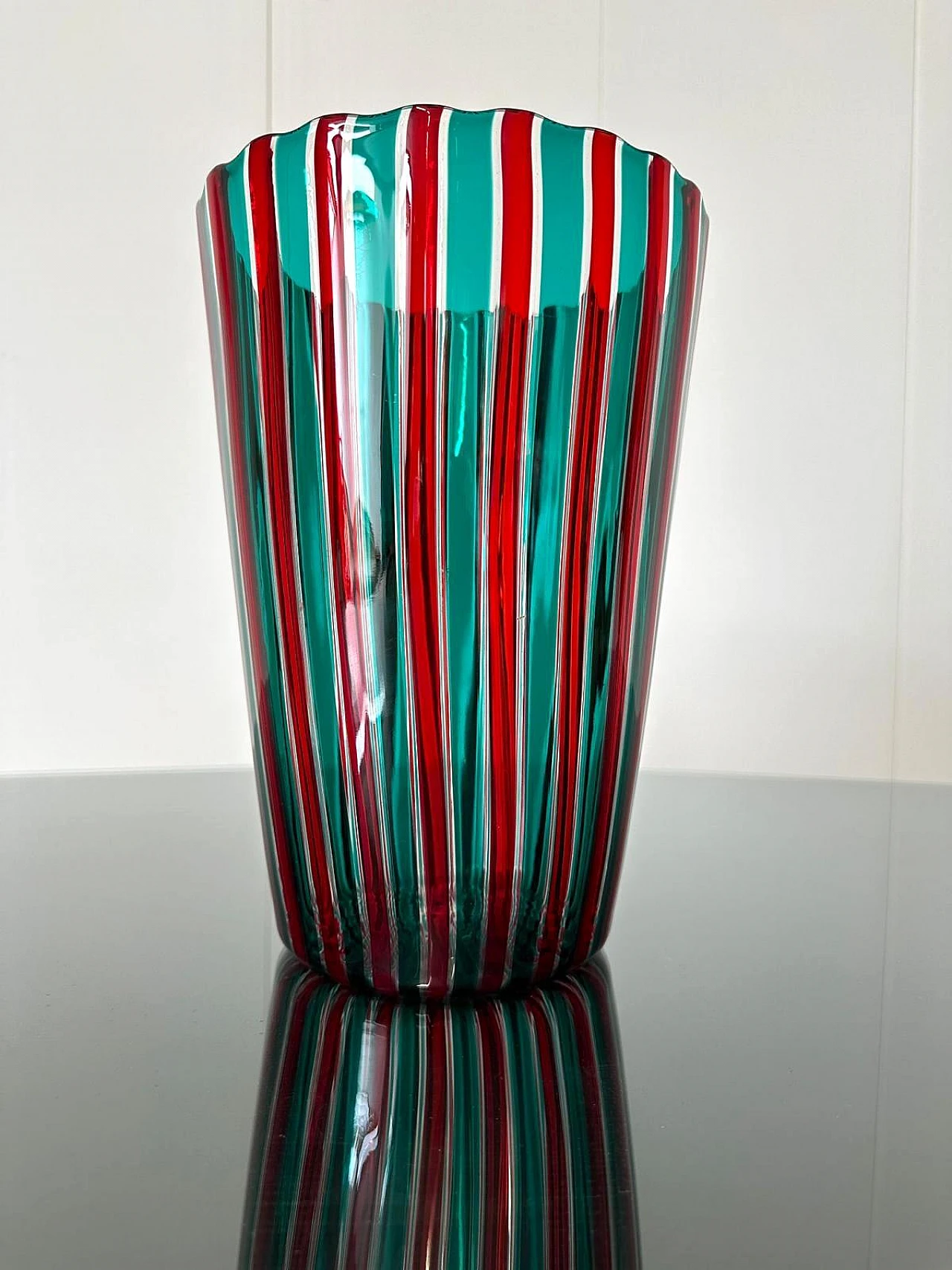 Red and green glass vase by Gio Ponti for Venini, 1988 2