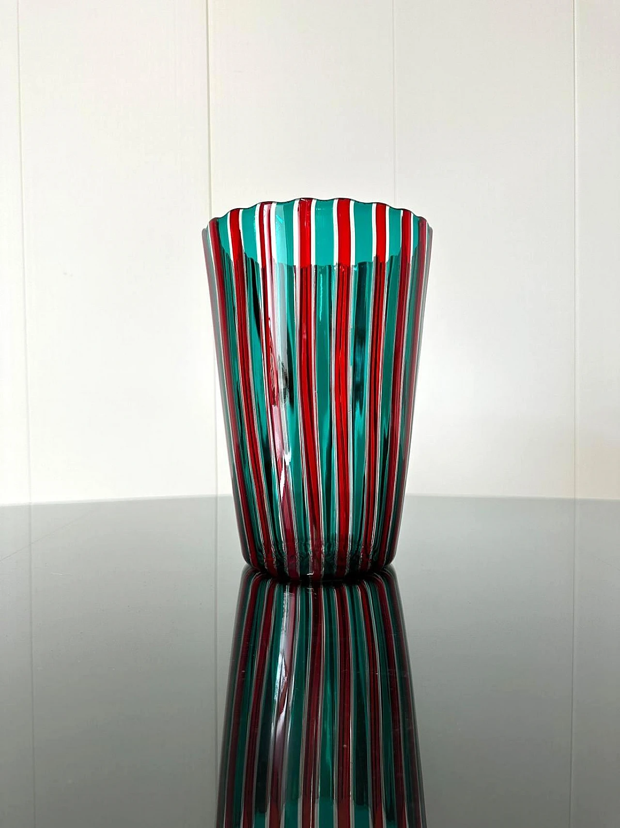 Red and green glass vase by Gio Ponti for Venini, 1988 4