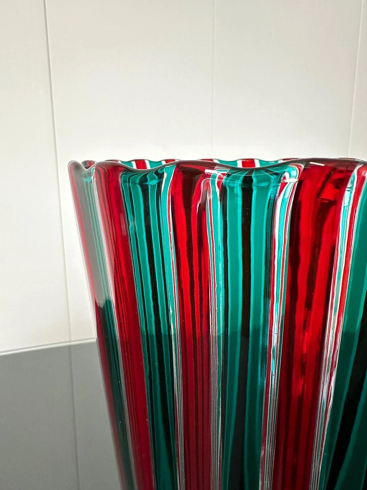 Red and green glass vase by Gio Ponti for Venini, 1988 5