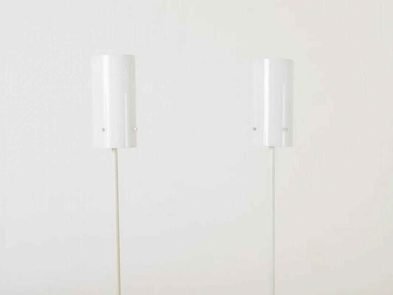 Pair of lacquered metal and glass lamps by Viabizuno, 2000s 3