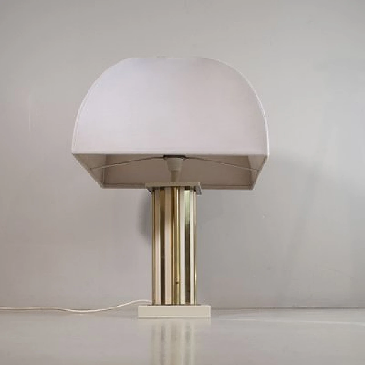 Brass and lacquered metal table lamp by Romeo Rega, 1960s 1