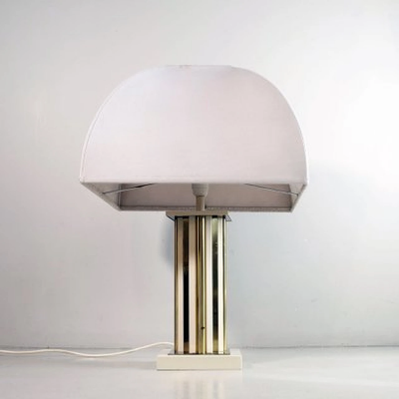 Brass and lacquered metal table lamp by Romeo Rega, 1960s 8