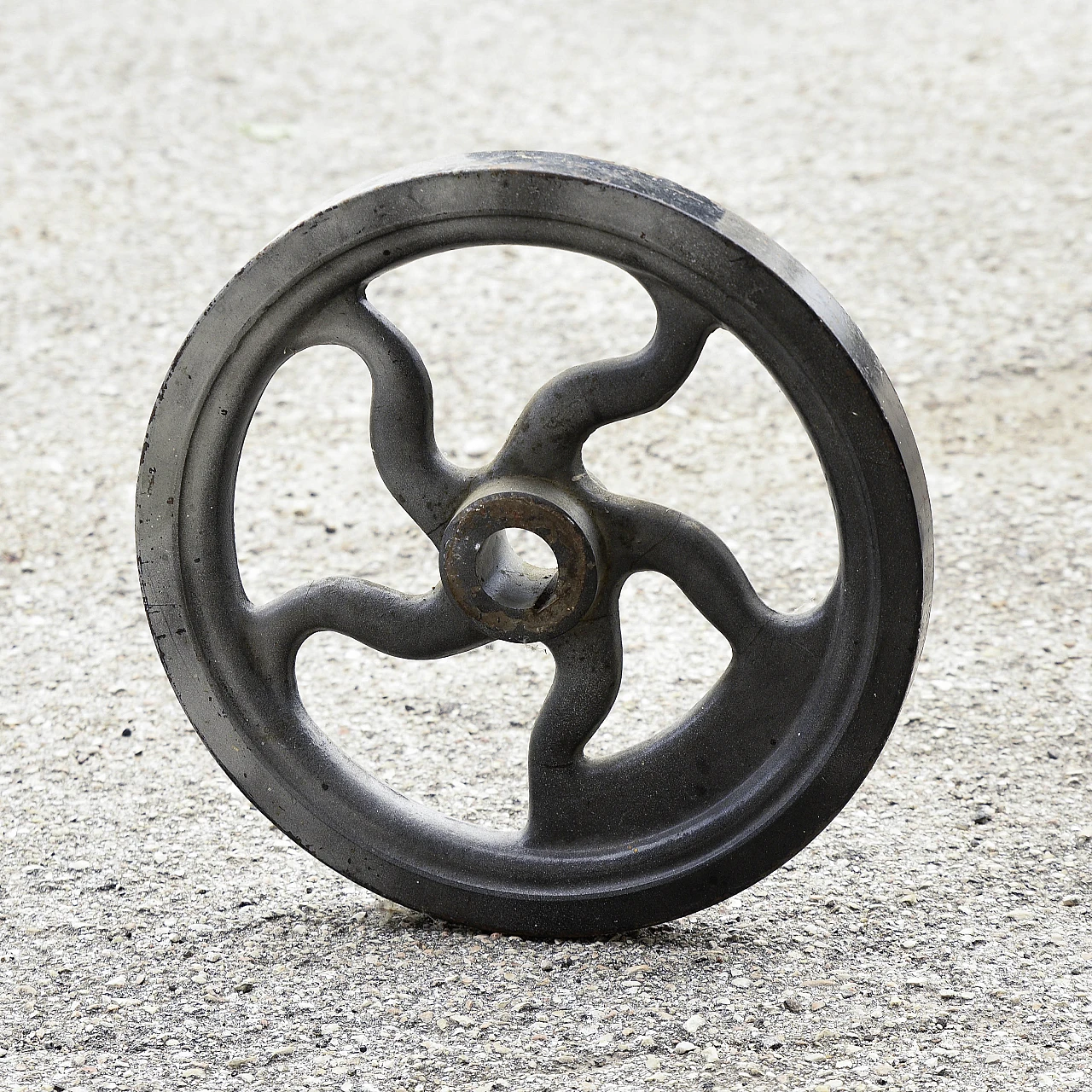 Metal mechanism wheel, early 20th century 3