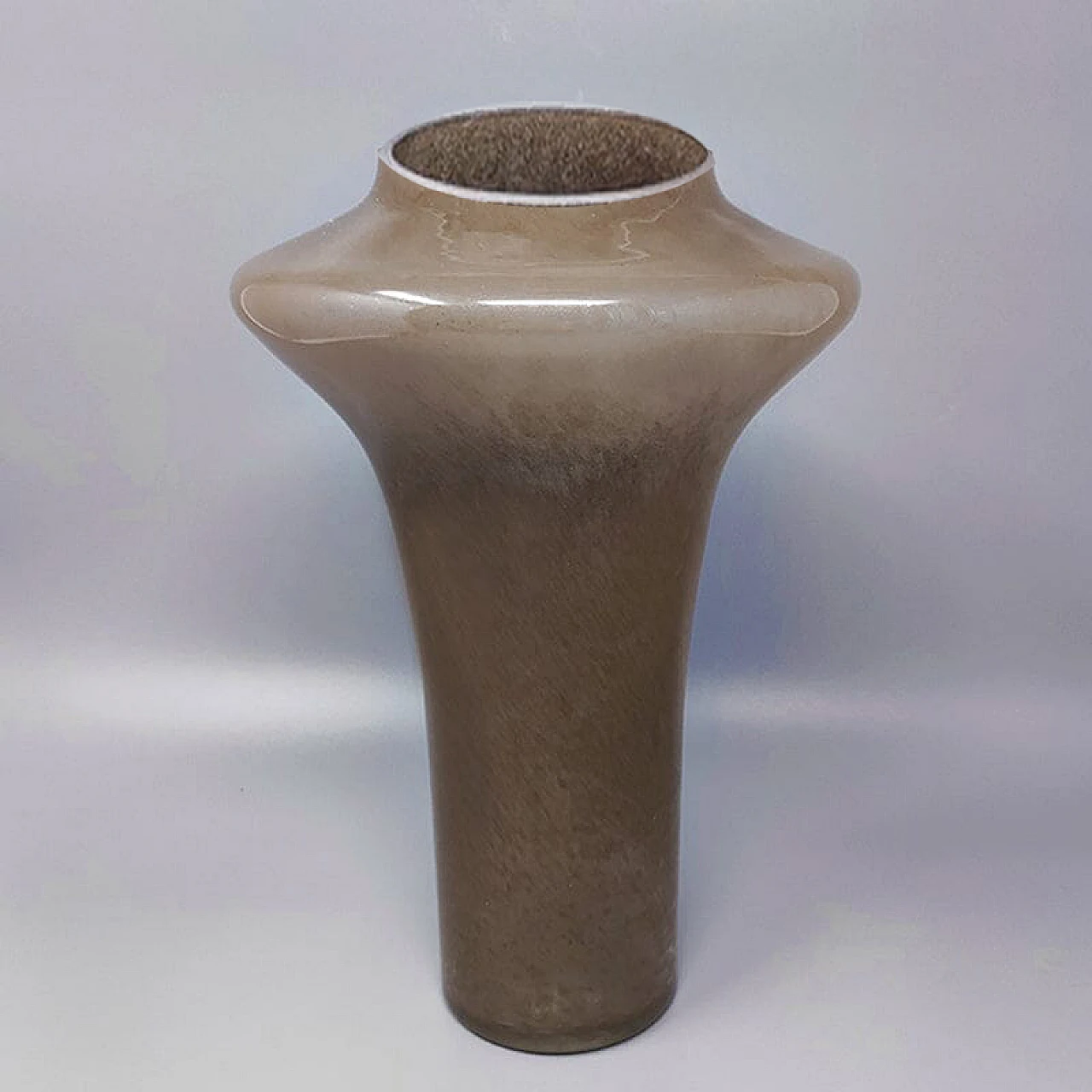 Vaso in vetro di Murano beige di Dogi, anni '70 5