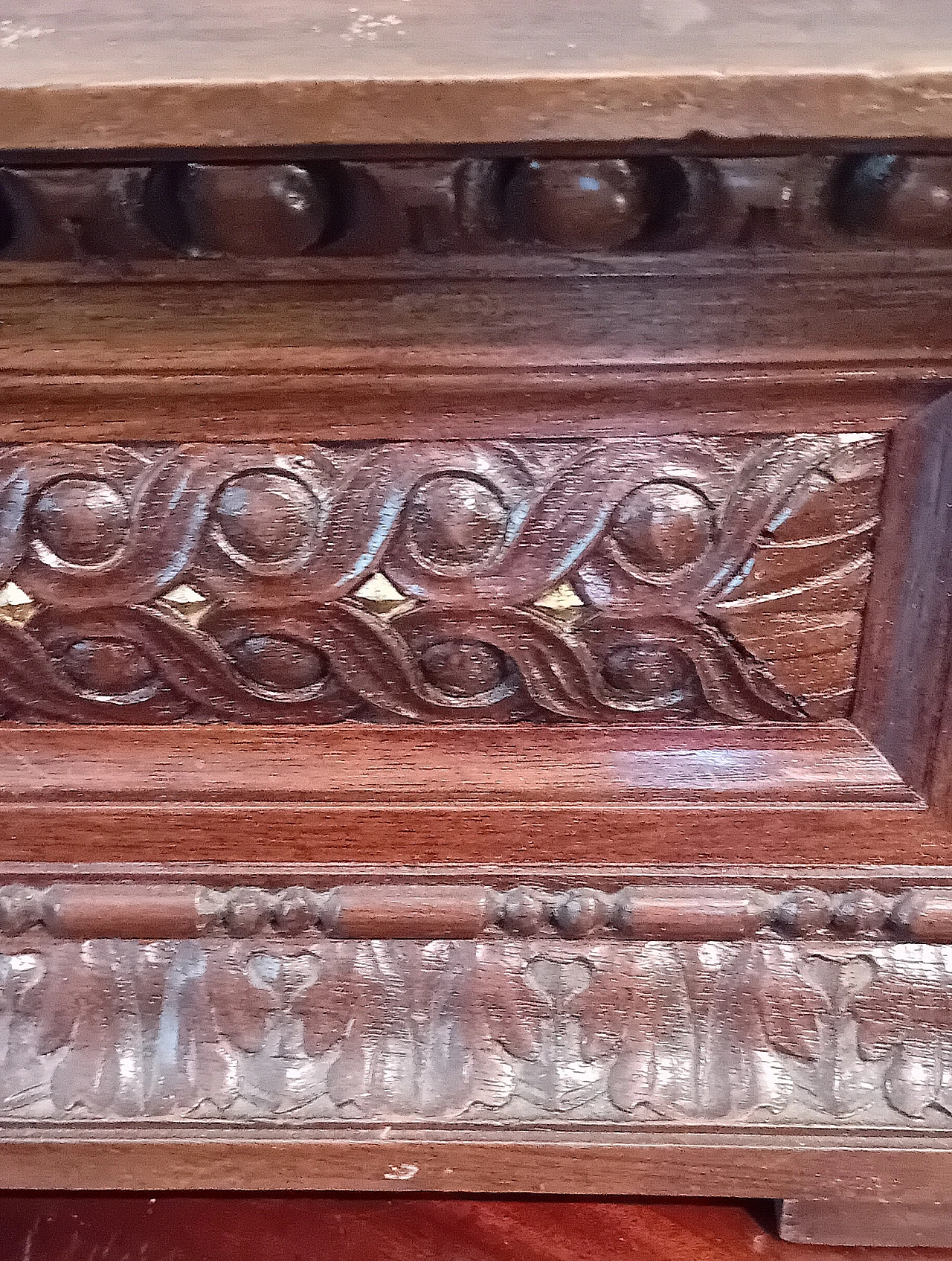 Wooden jewellery box carved with geometric motifs, early 20th century 3