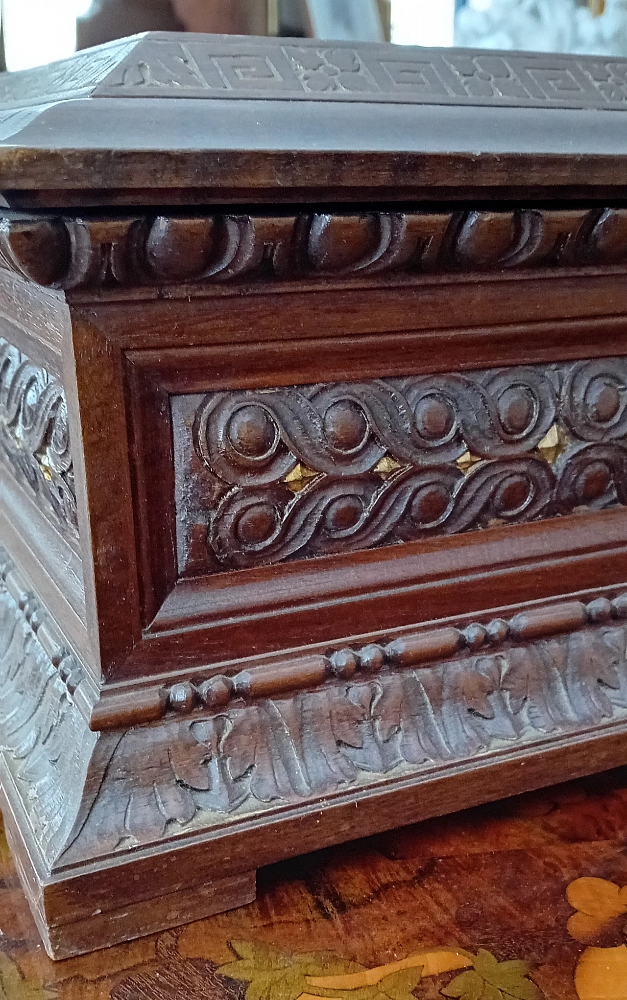 Wooden jewellery box carved with geometric motifs, early 20th century 5