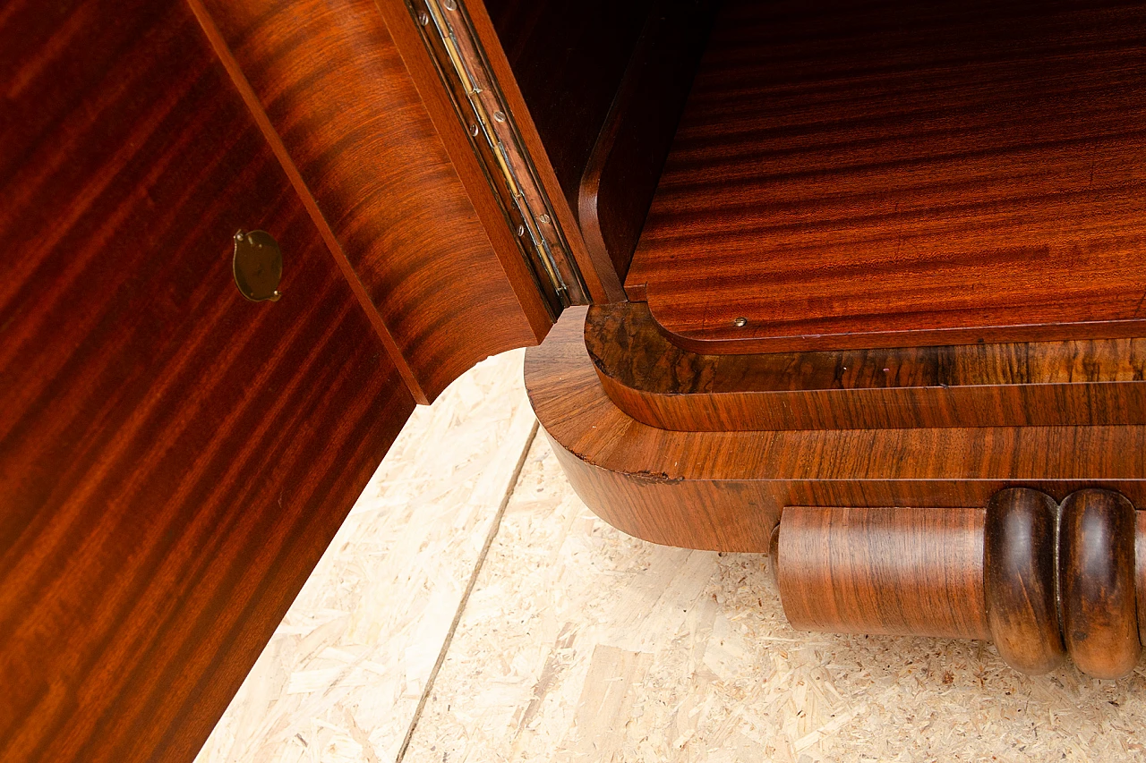 Credenza Art Deco in legno massello impiallacciato in noce, anni '30 19