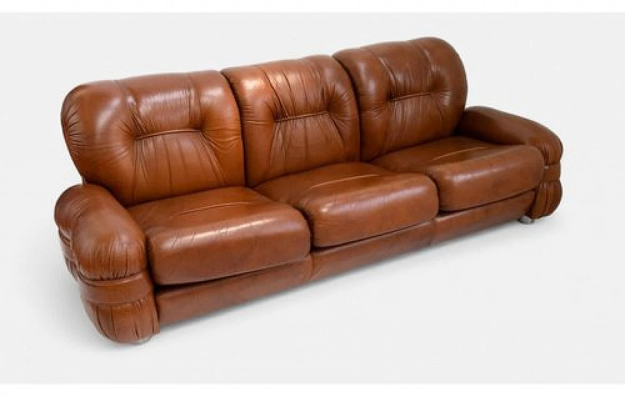 Three-seater sofa in brown leather, 1970s 3