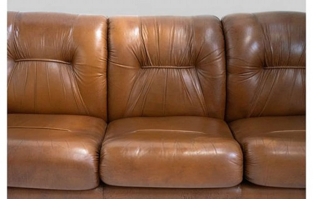 Three-seater sofa in brown leather, 1970s 6