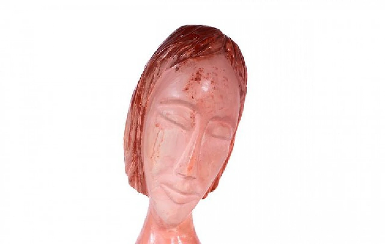 Enzo Bisi, Volto di donna, scultura in gesso rosa, anni 2000 2