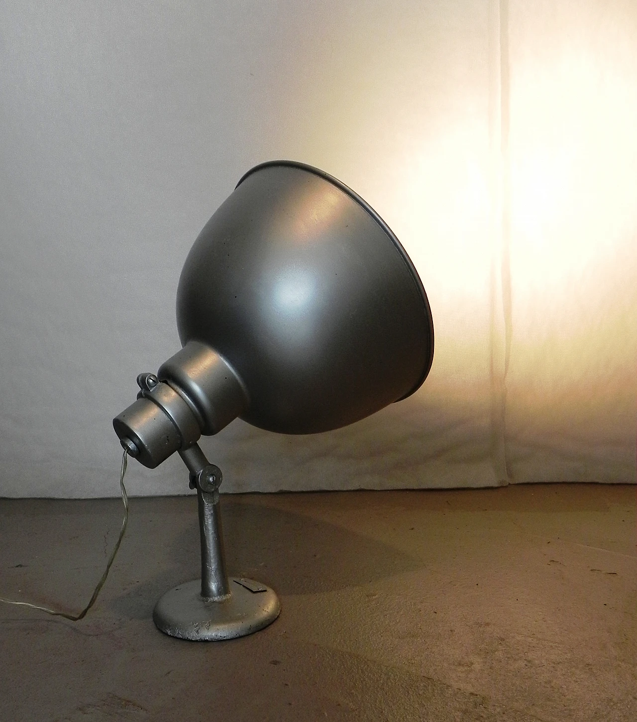 Industrial aluminium and cast iron spotlight, 1950s 2