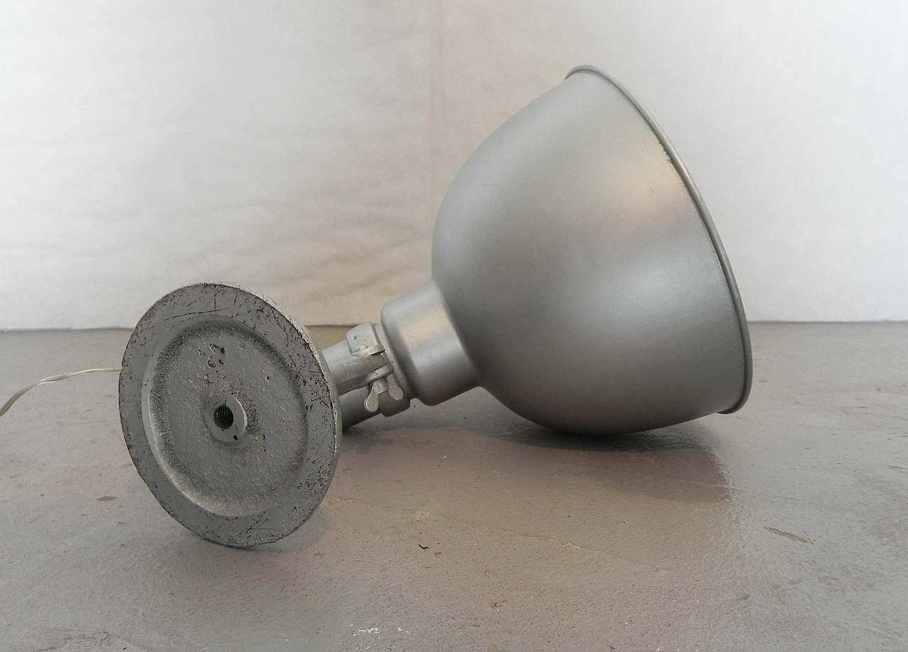 Industrial aluminium and cast iron spotlight, 1950s 14