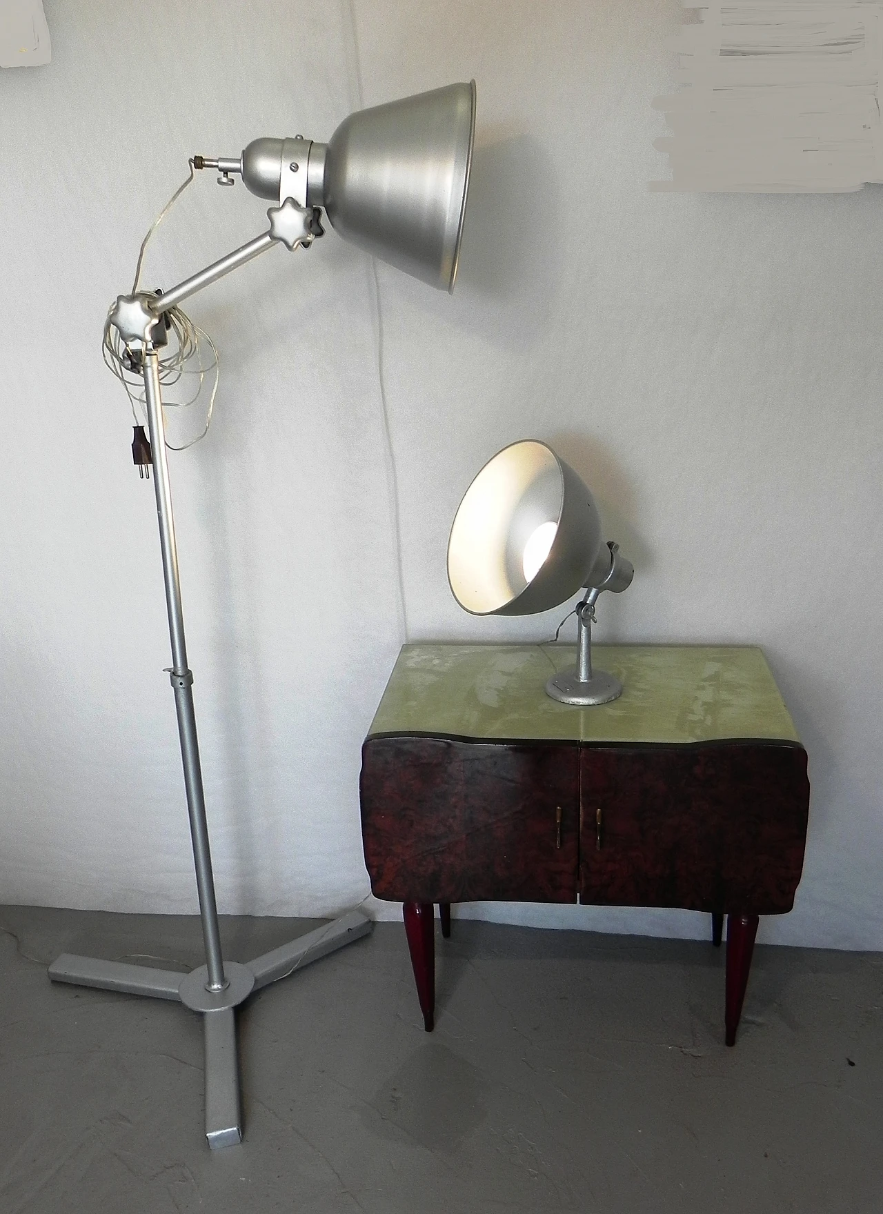 Industrial aluminium and cast iron spotlight, 1950s 18