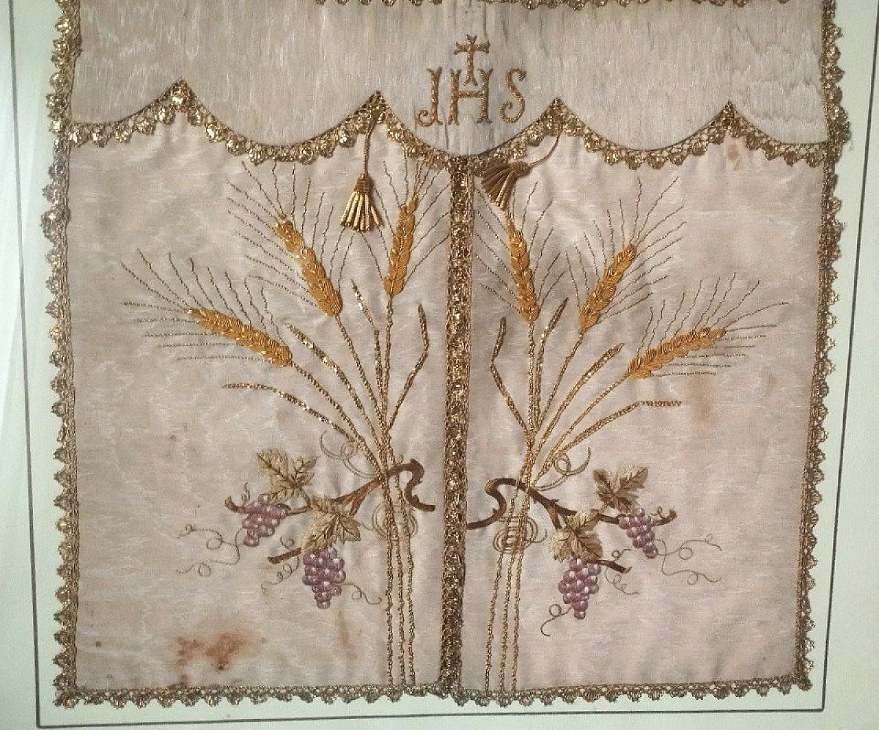 Embroidered fabric tabernacle conopeo, early 19th century 4